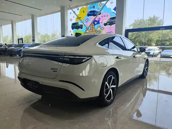 BYD Seal 07 DM-i 2025