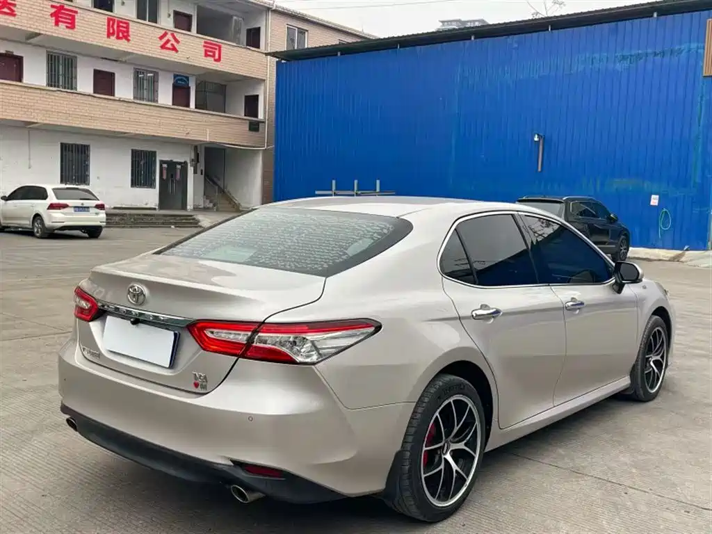 Toyota Camry 2019 — фото 7