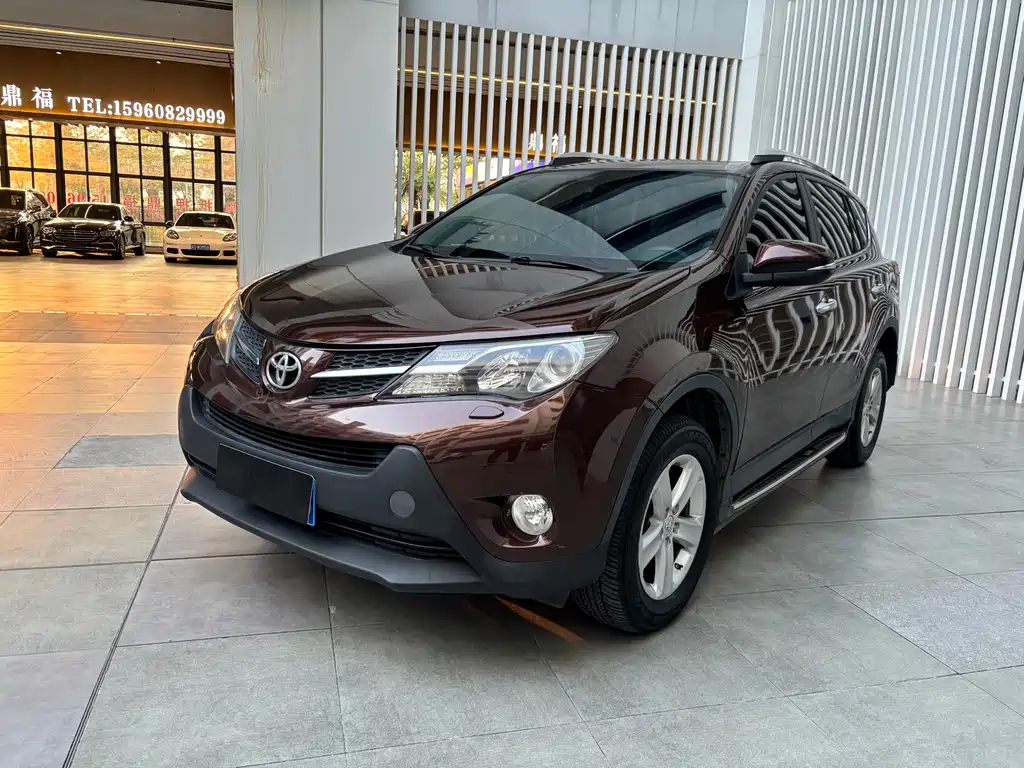 Toyota RAV4 2014 — фото 1