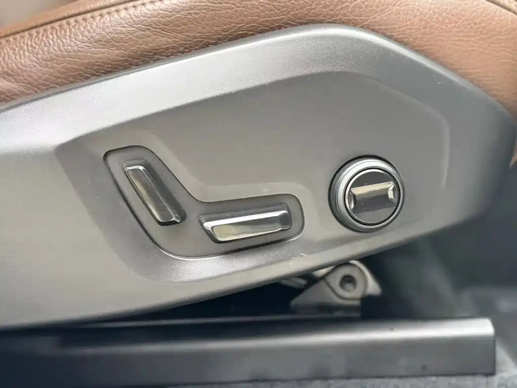 Volvo XC60 2021 — фото 17