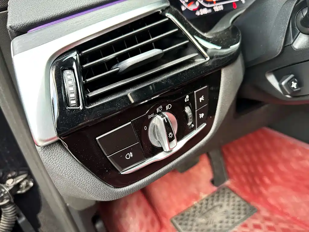 BMW 5 Series 2021 — фото 12