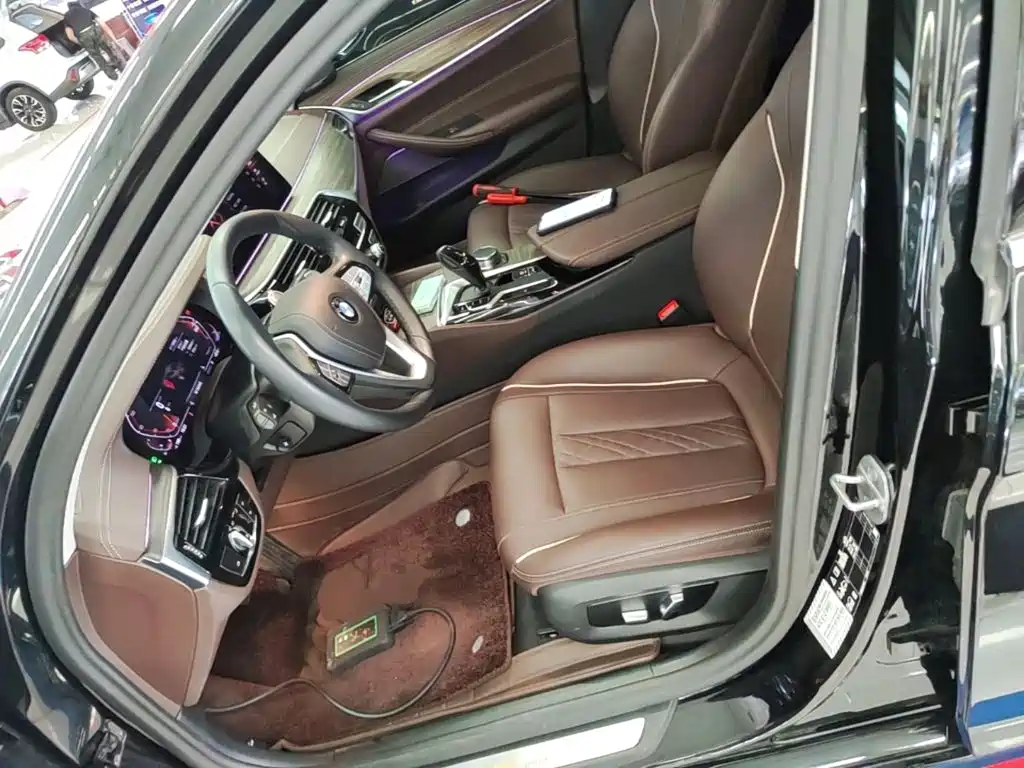 BMW 5 Series 2023 — фото 15