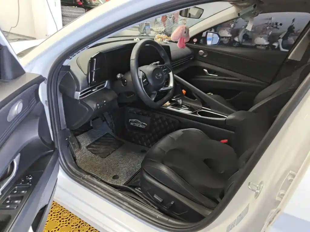 Hyundai Elantra 2023 — фото 16