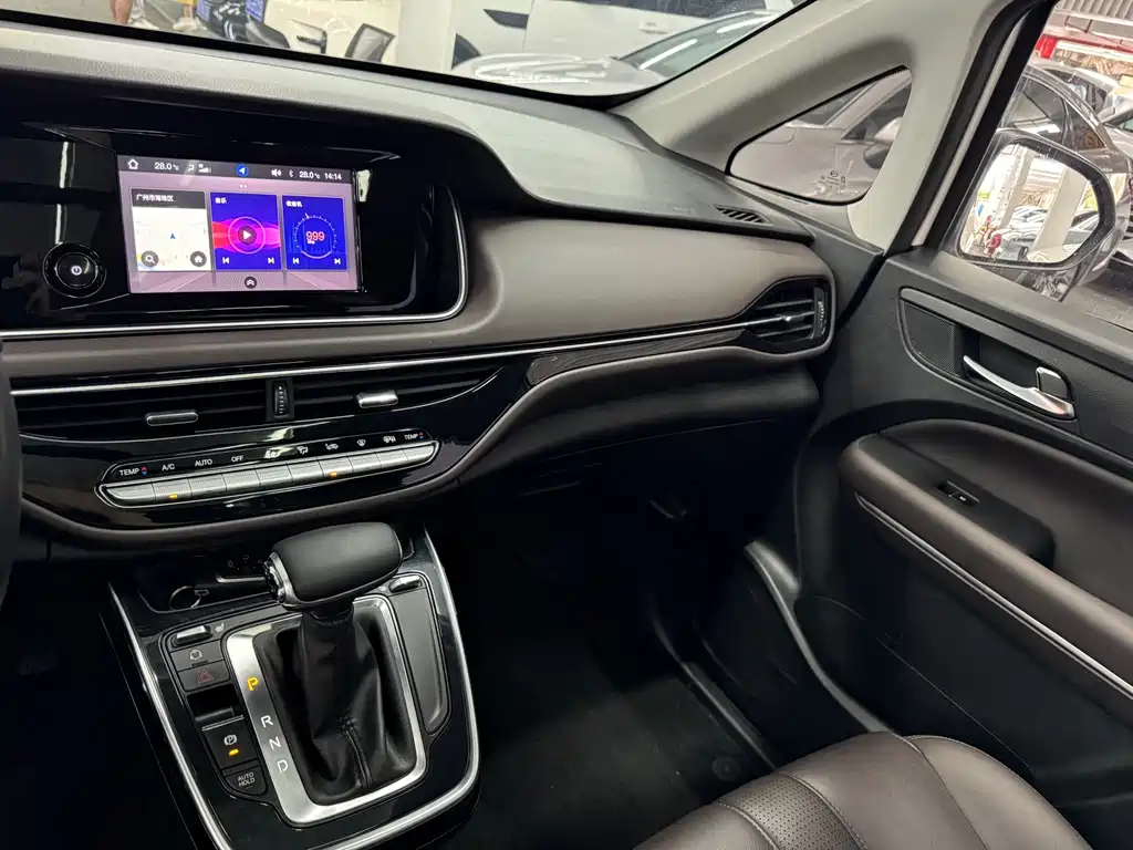 GAC Trumpchi M6 2020 — фото 16