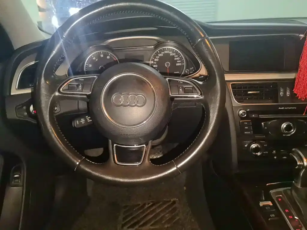 Audi A4L 2014