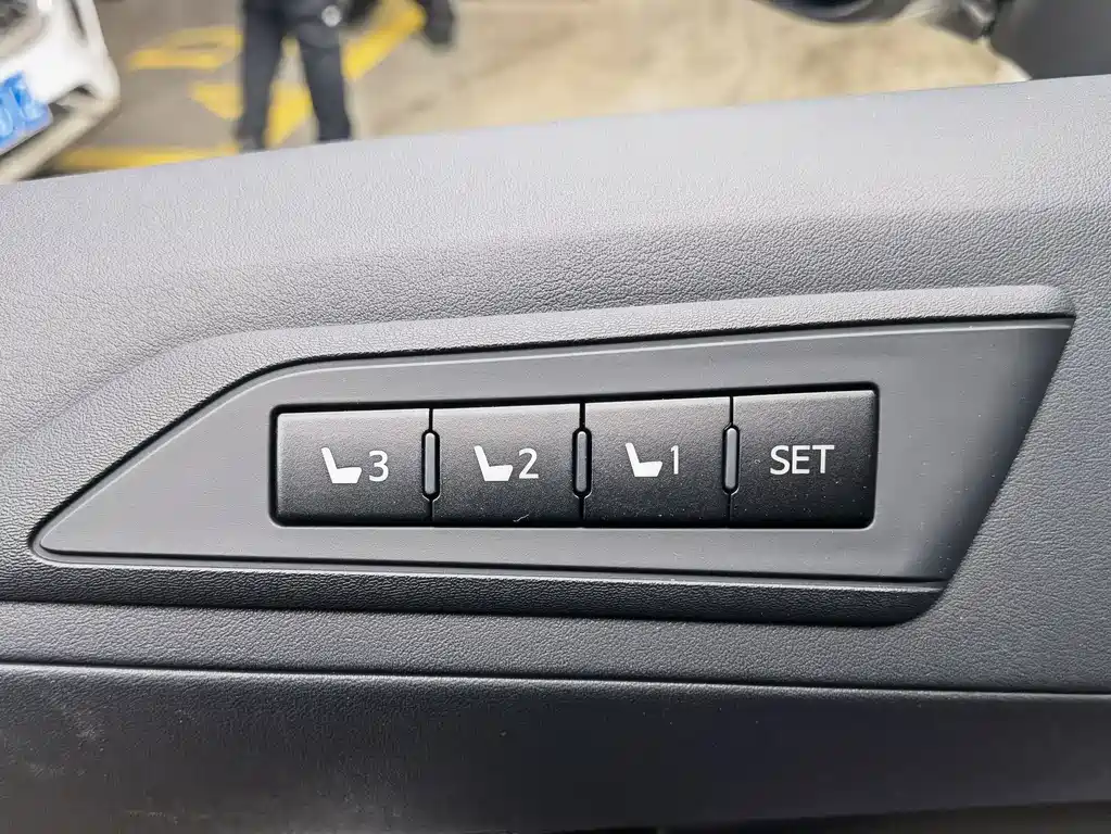 Toyota Alphard 2021 — фото 16