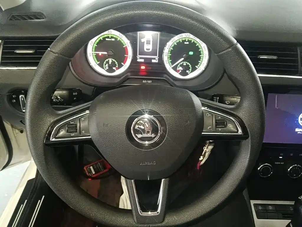 Skoda Octavia 2021 — фото 11