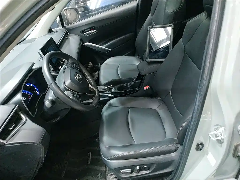 Toyota Corolla Cross 2022 — фото 15