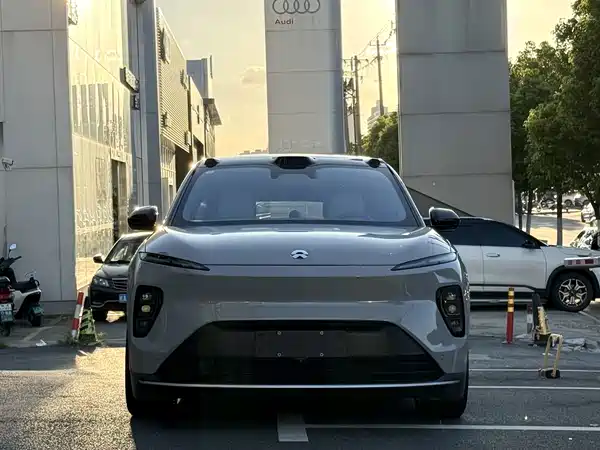NIO ES8 2024
