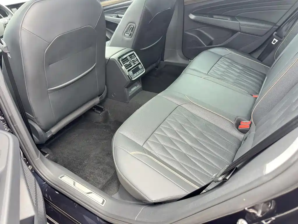 Volkswagen Passat 2019 — фото 13