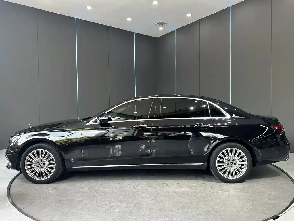 Mercedes-Benz E-Class 2023 — фото 5
