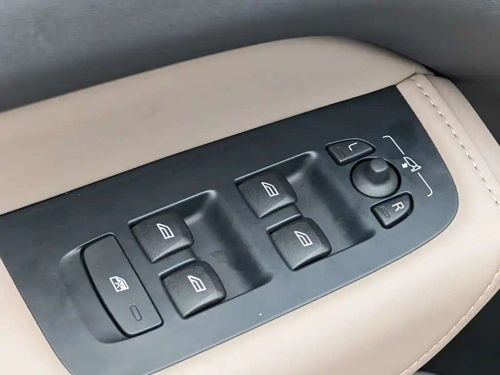 Volvo XC60 2025 — фото 17