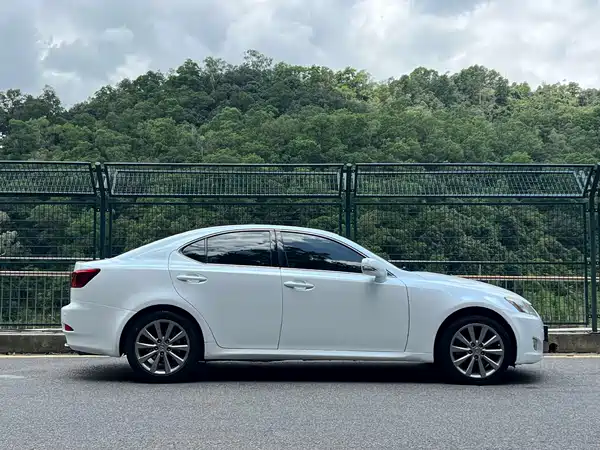Lexus IS 2009