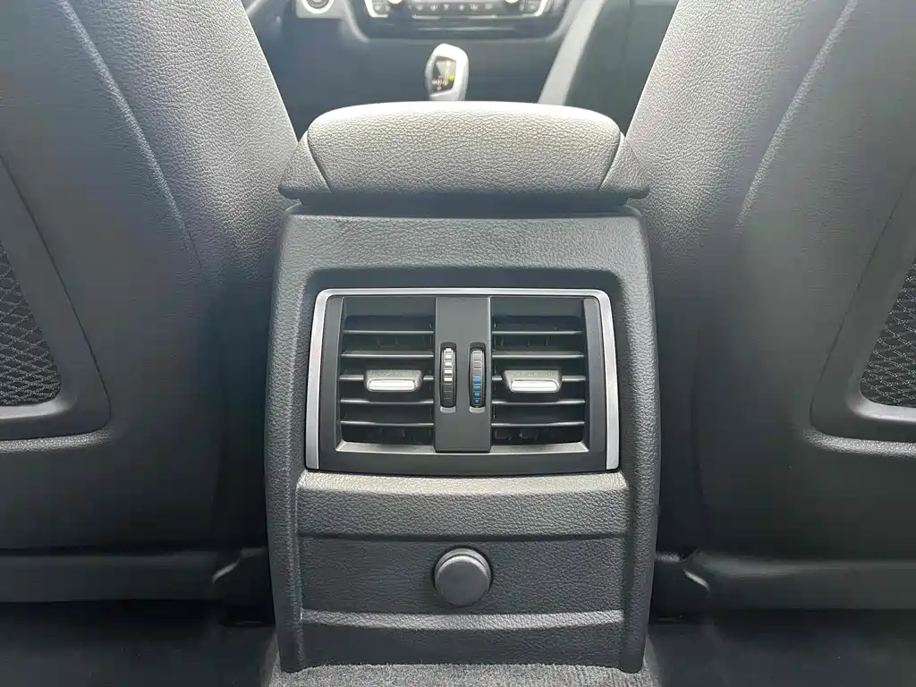 BMW 3 Series 2017 — фото 16