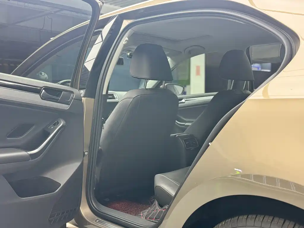 Volkswagen Sagitar 2018
