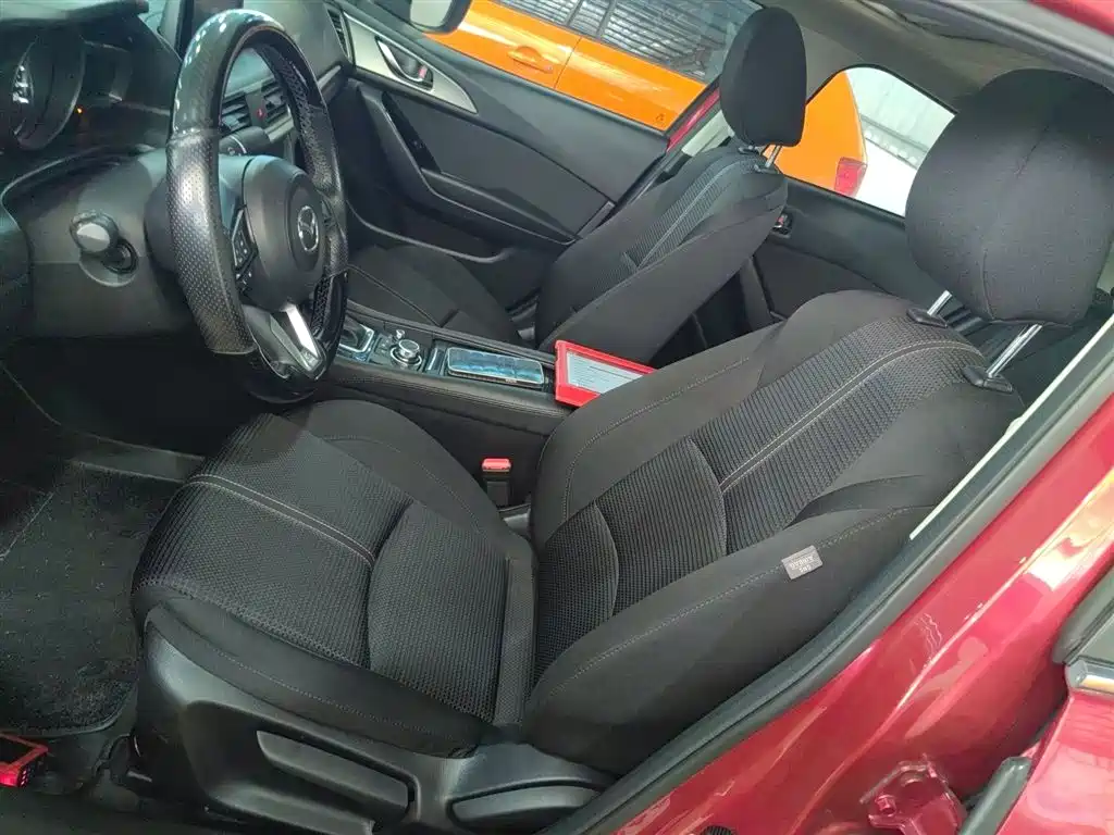 Mazda 3 Axela 2019 — фото 15