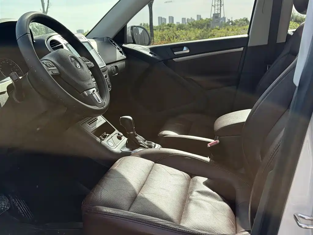 Volkswagen Tiguan 2015 — фото 10