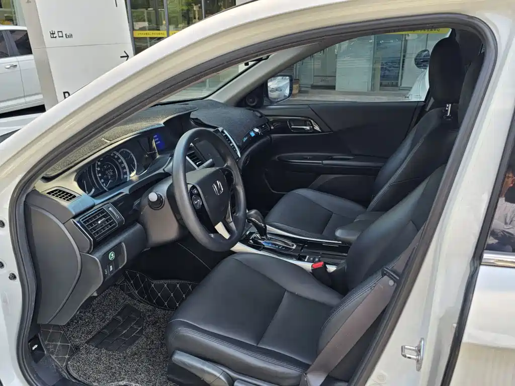 Honda Accord 2018 — фото 20