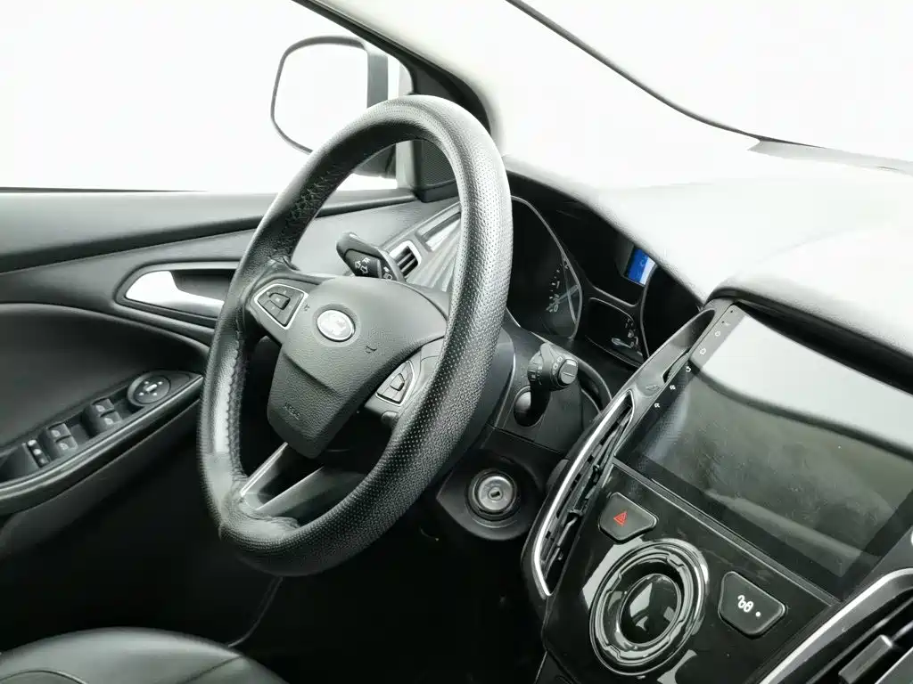 Ford Focus 2017 — фото 22