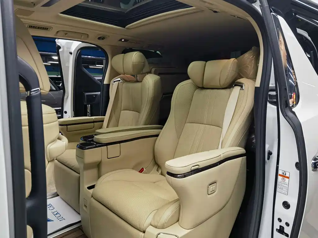 Toyota Alphard 2021 — фото 19