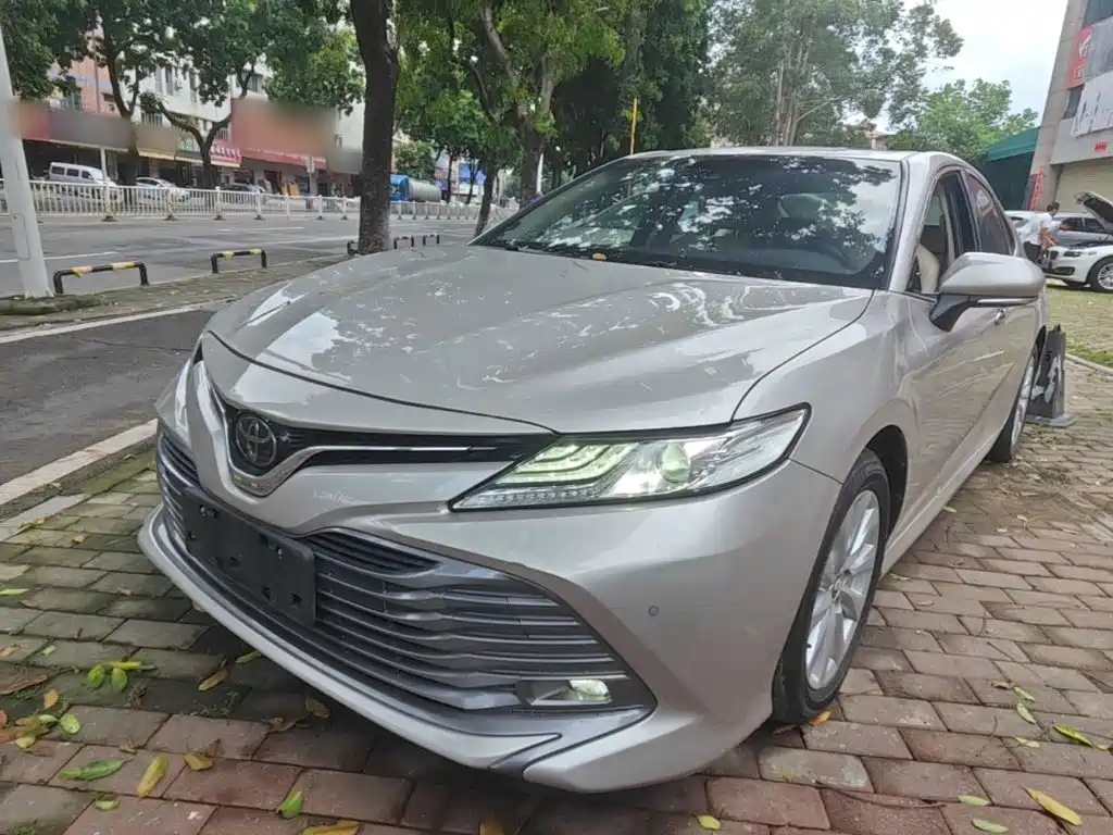 Toyota Camry 2019 — фото 2