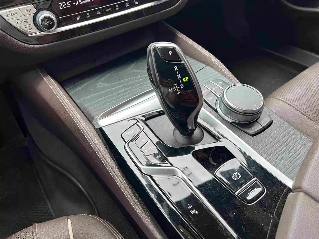 BMW 5 Series 2022 — фото 12