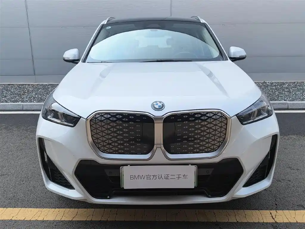 BMW iX1 2025