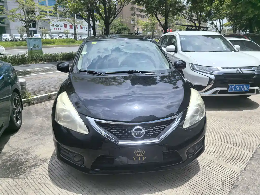 Nissan Tiida 2013