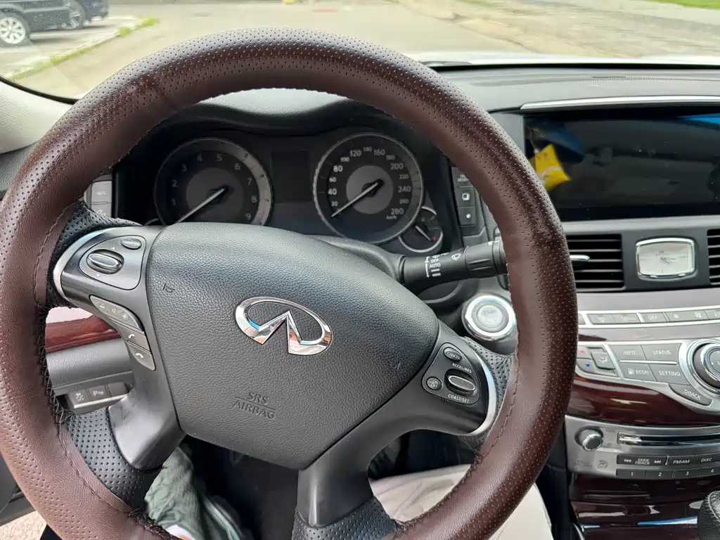 Infiniti Q70 2015 — фото 14