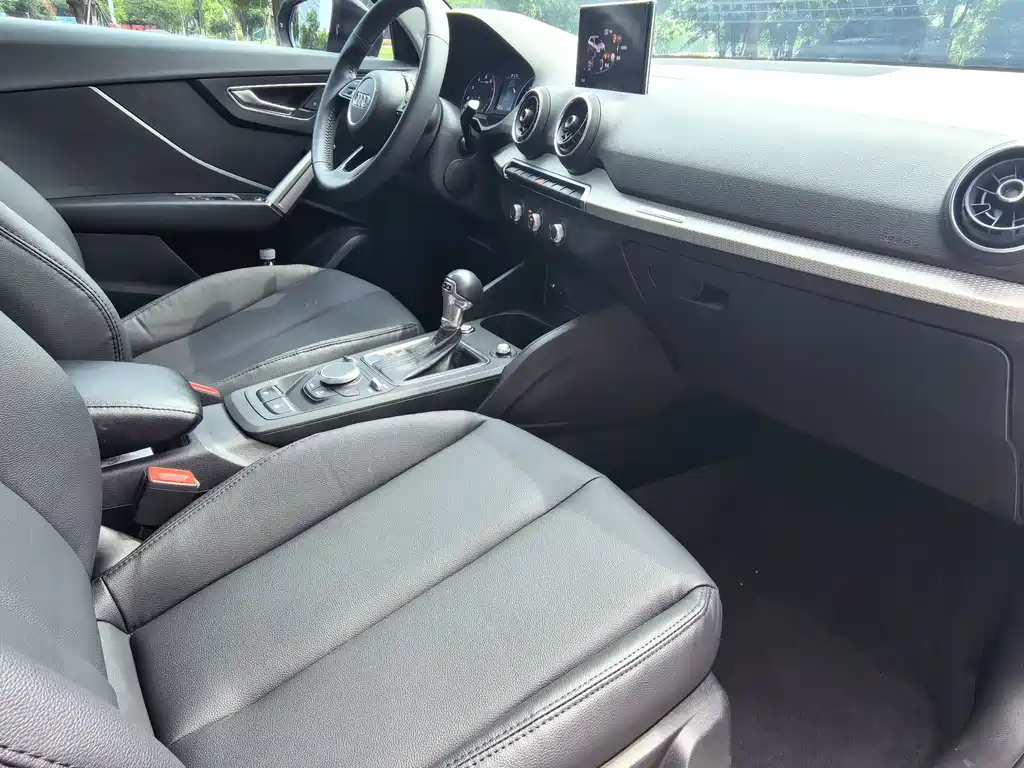 Audi Q2L 2021