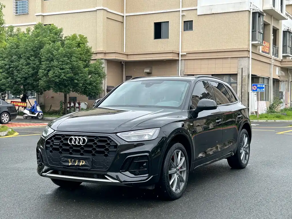 Audi Q5L 2025 — фото 1