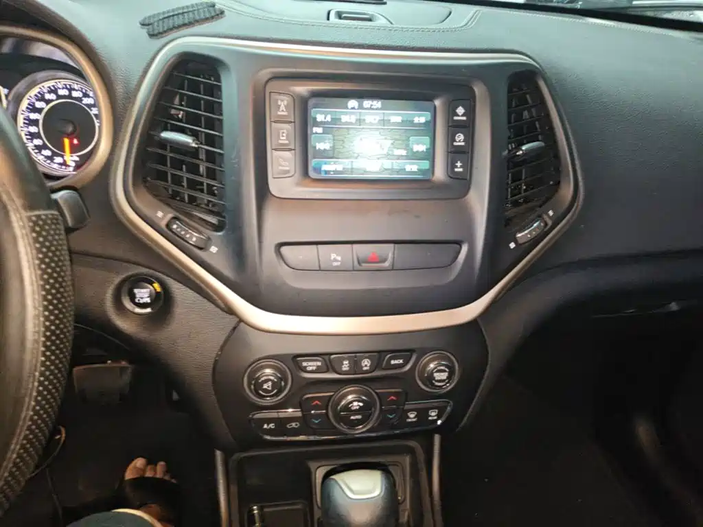 Jeep Cherokee 2016 — фото 13
