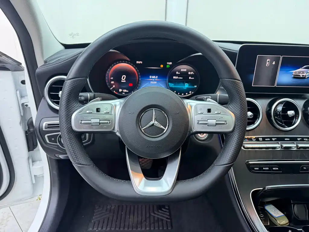 Mercedes-Benz C-Class 2022 — фото 11