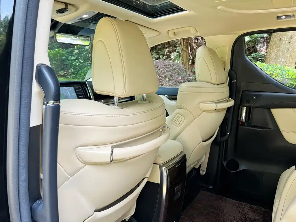 Toyota Alphard 2021 — фото 8