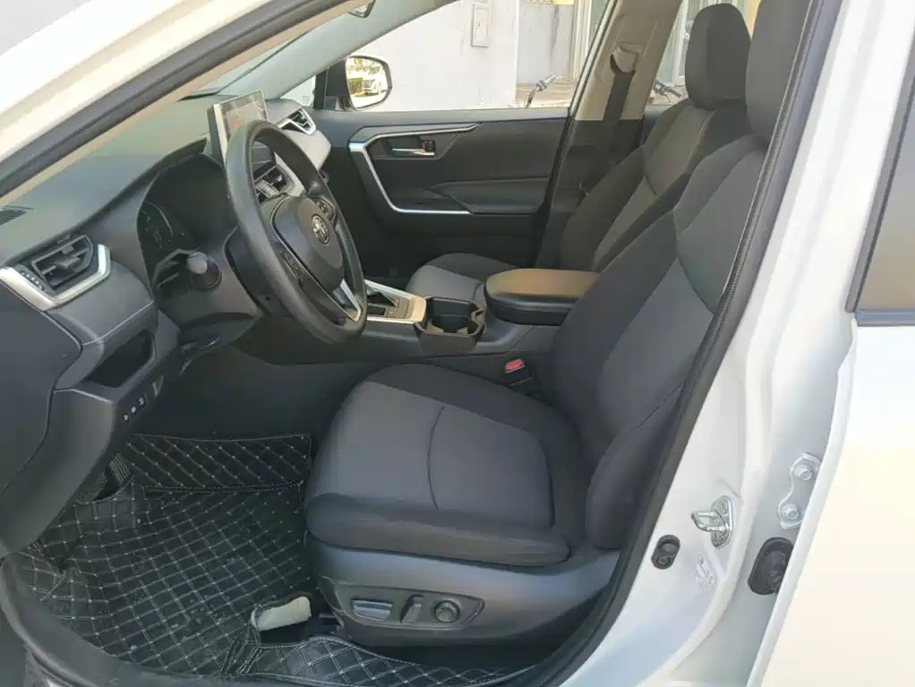 Toyota RAV4 2022 — фото 15