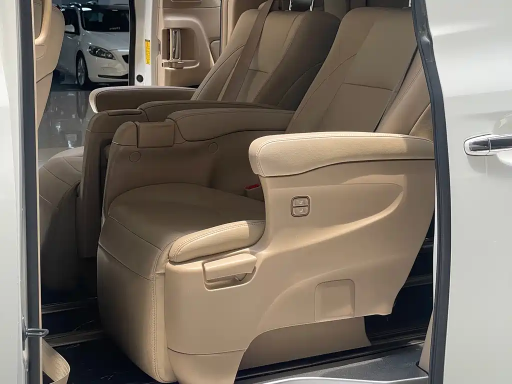 Toyota Alphard 2013 — фото 13