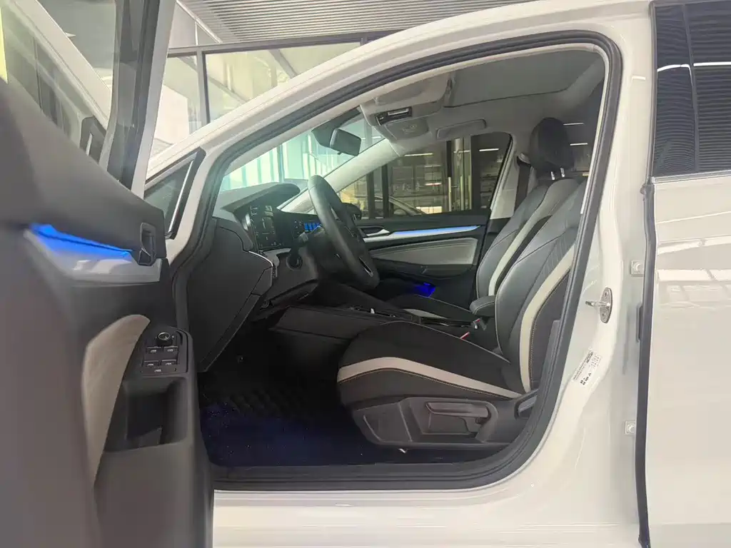 Volkswagen Golf 2023