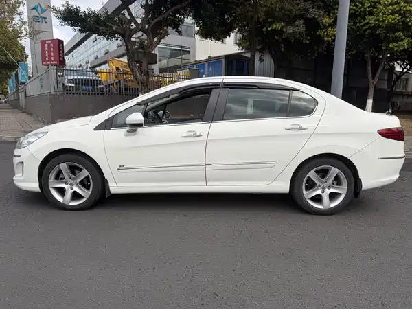 Peugeot 408 2012
