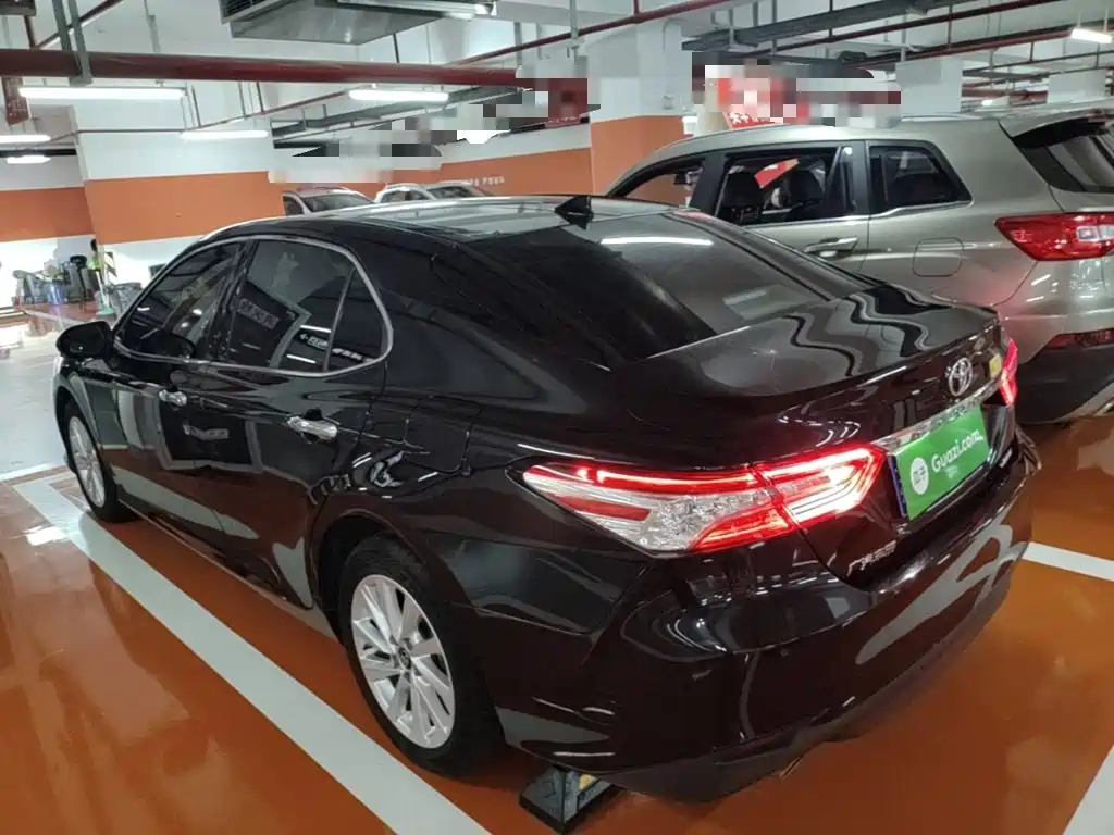 Toyota Camry 2023 — фото 5
