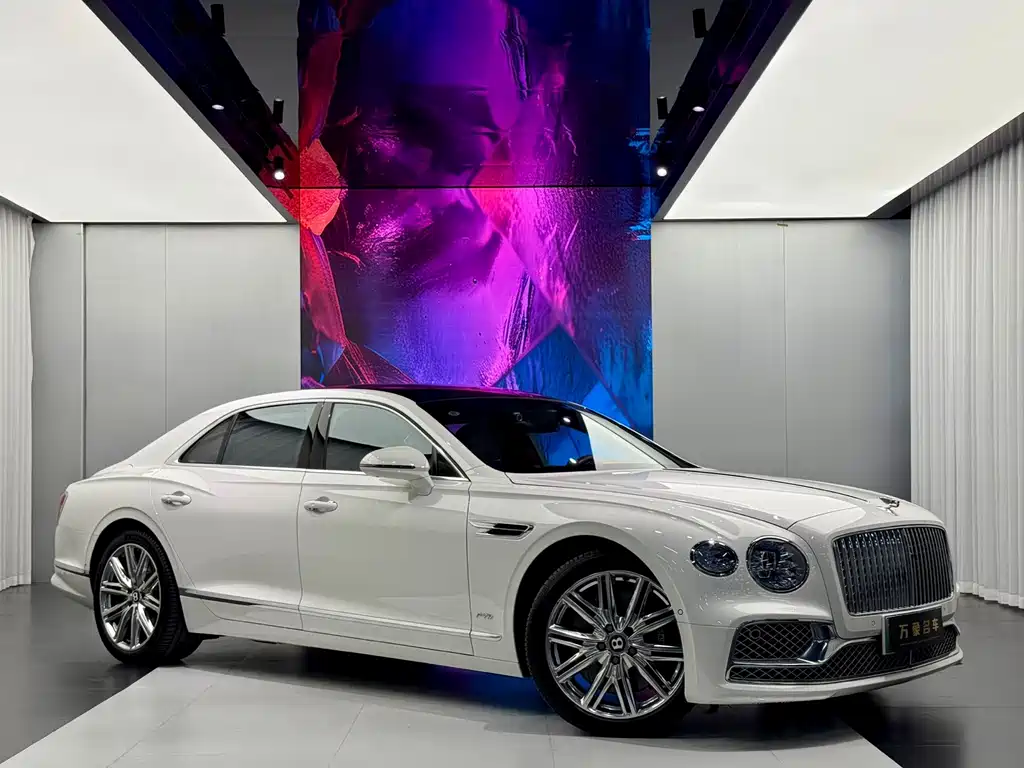 Bentley Flying Spur Plug-In Hybrid 2023 — фото 7