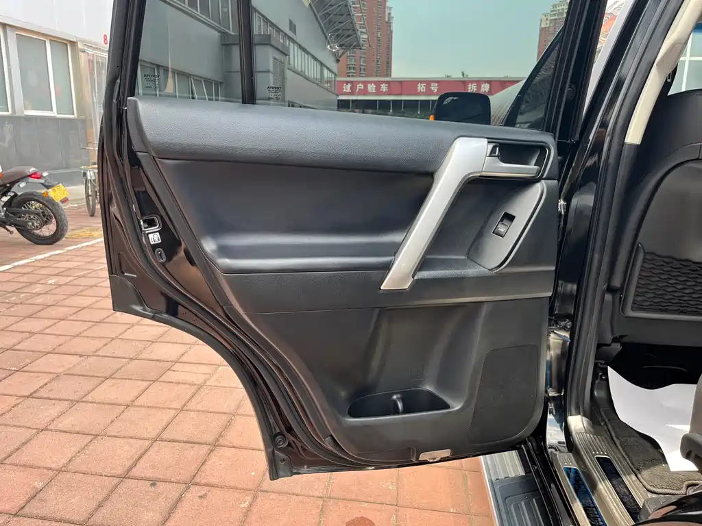 Toyota Prado 2019 — фото 16
