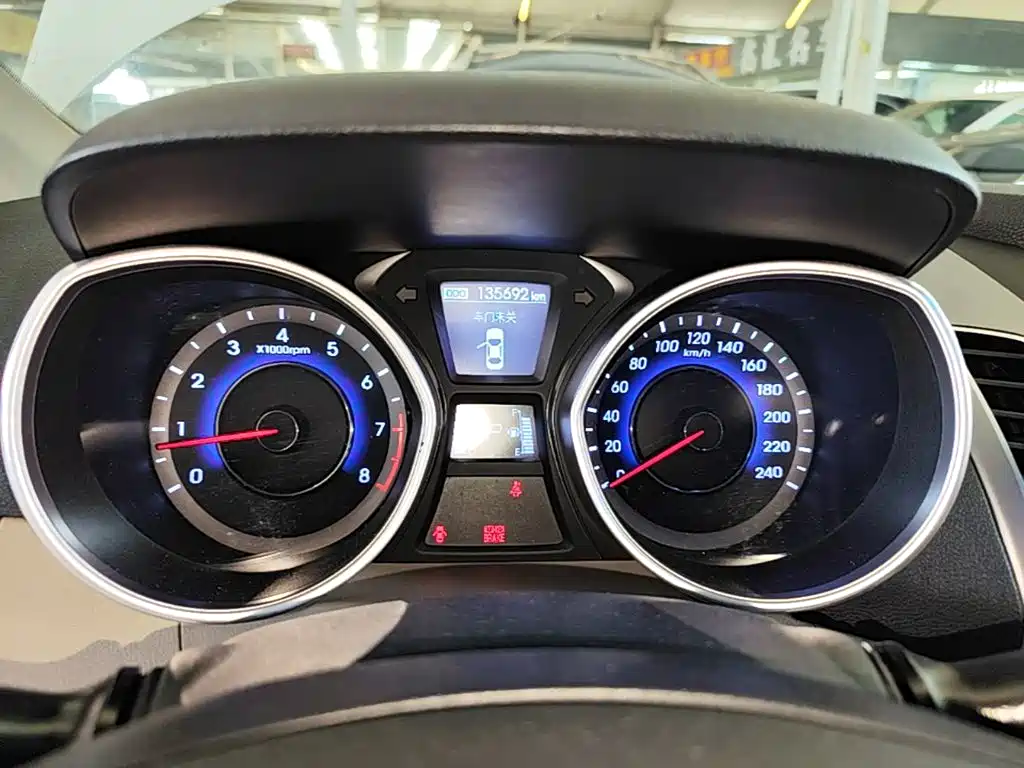 Hyundai Elantra Langdong 2016 — фото 12