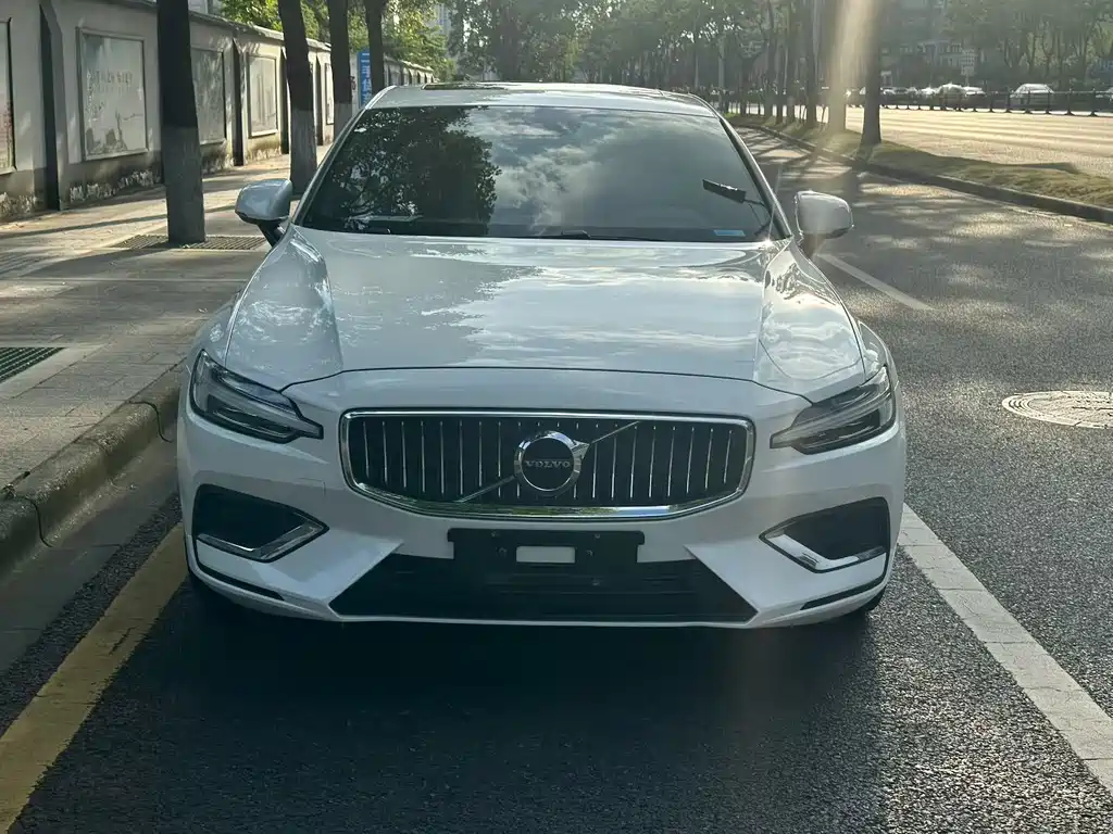 Volvo S60 2021 — фото 2