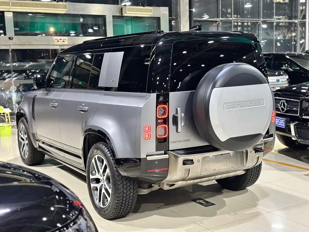Land Rover Defender 2022 — фото 12