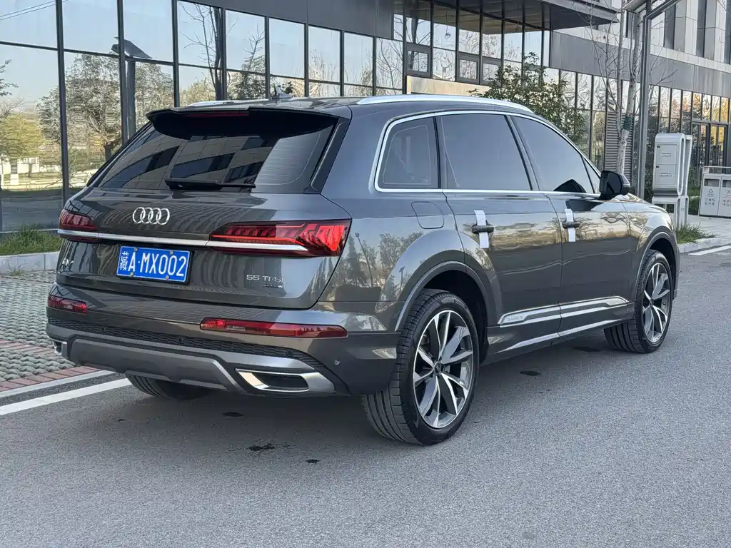 Audi Q7 2024 — фото 8