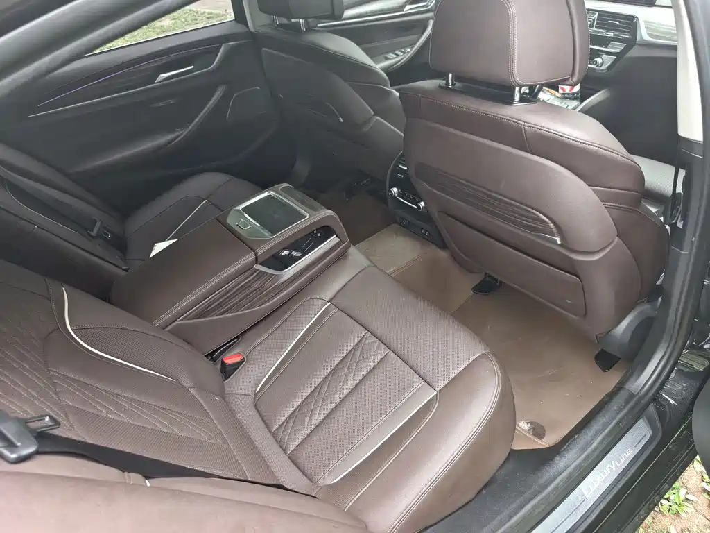 BMW 5 Series 2023 — фото 11