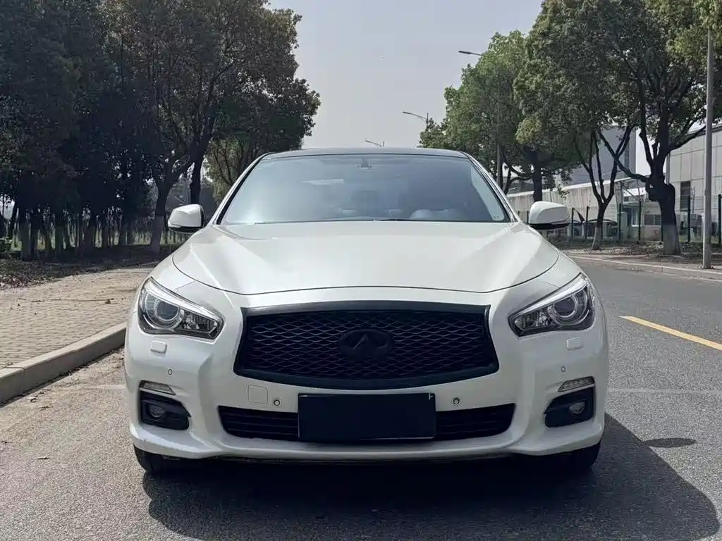 Infiniti Q50L 2017 — фото 24