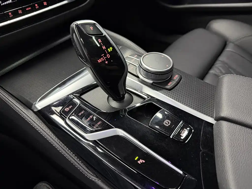 BMW 5 Series 2021 — фото 17