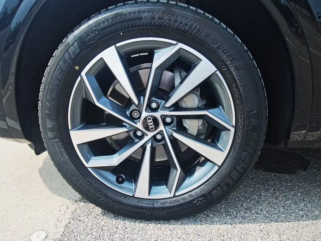 Audi Q5L 2023 — фото 20