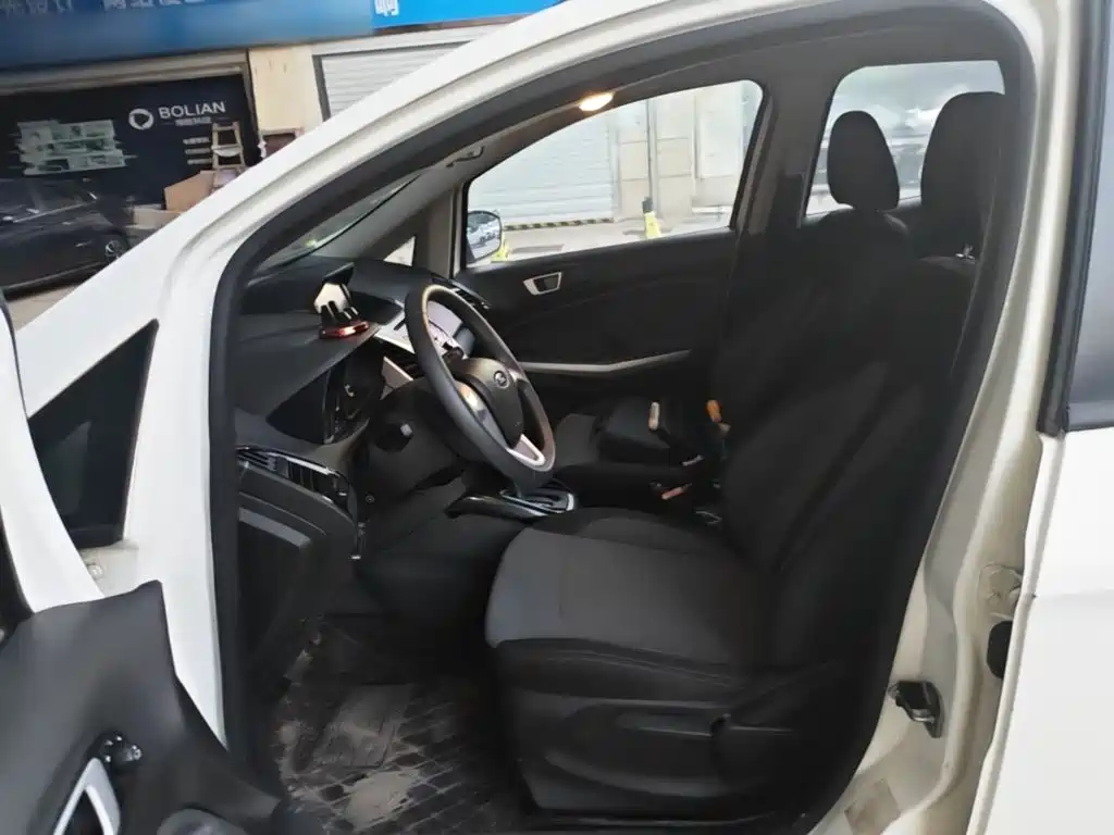 Ford EcoSport 2015 — фото 15